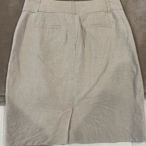 Banana Republic Tan linen skirt. Double lined, no snags or tears. Size 0
